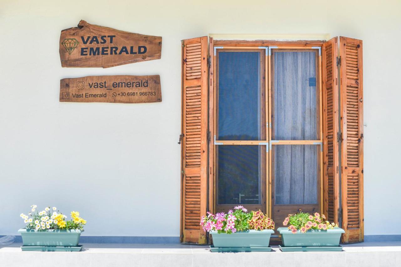 סארטי Vast Emerald, The Only House In Kavourotrypes מראה חיצוני תמונה